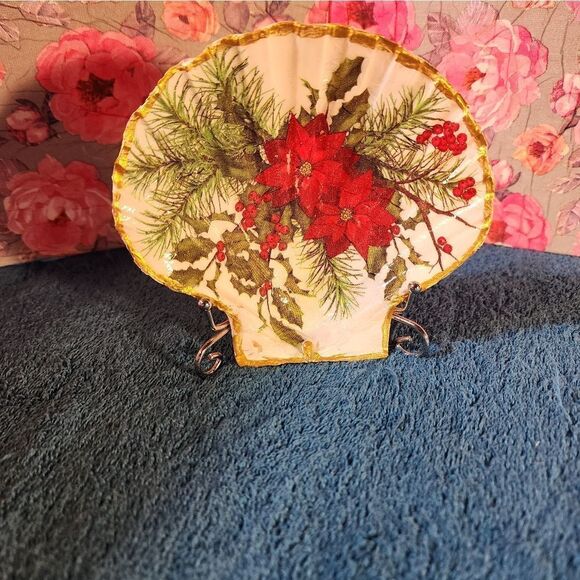 Decoupage Scalloped shells   - Picture 1 of 1